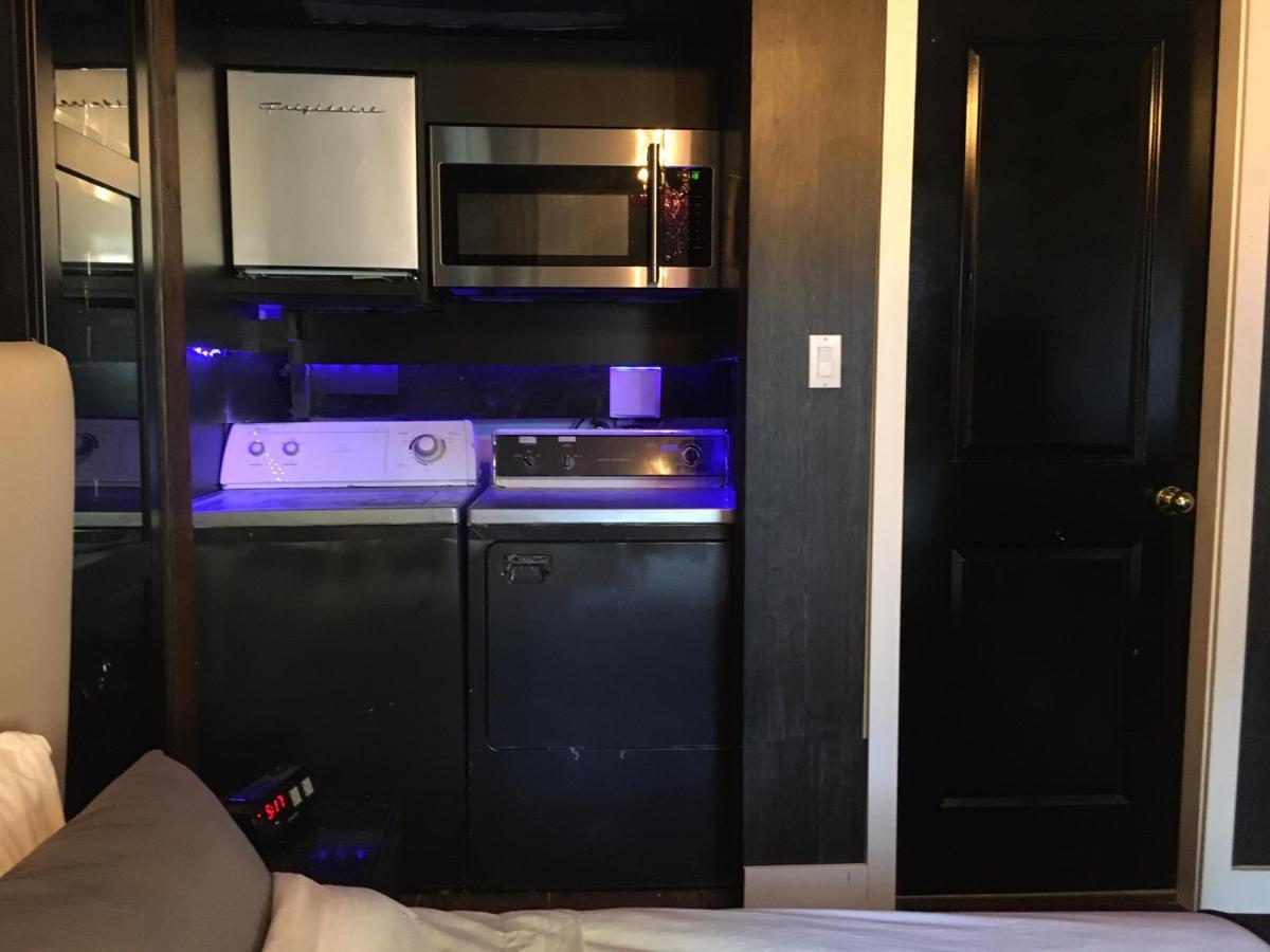 Style Basement Apartment Vancouver Luaran gambar
